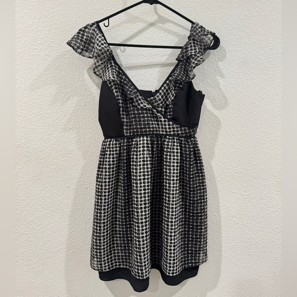 BCBGGeneration Y2K Babydoll Abstract Polka Dot Black Grey Mini Dress Size 0 - Picture 1 of 16